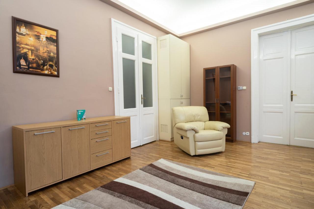 Kiraly Central Apartment With Free Parking And Ac بودابست المظهر الخارجي الصورة
